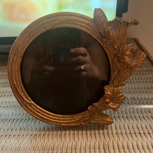 Gold Lilly Round Frame